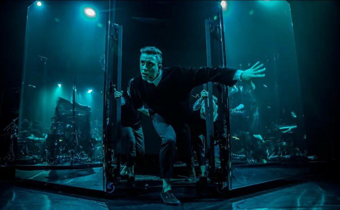 L0oiic's tweet photo. "Your words won't put them down again!" #DIRTY #SELFOCRACYTOUR https://t.co/xWe30zjhhD