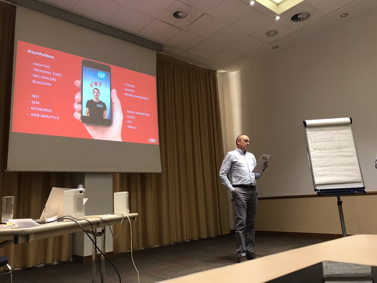 VicMac_23's tweet photo. #digitalcustomerdelight

Había pocas oportunidades. Pero finalmente Audi ha conseguido sacar a Rolando al escenario 😂 https://t.co/wf1O5Hjitx