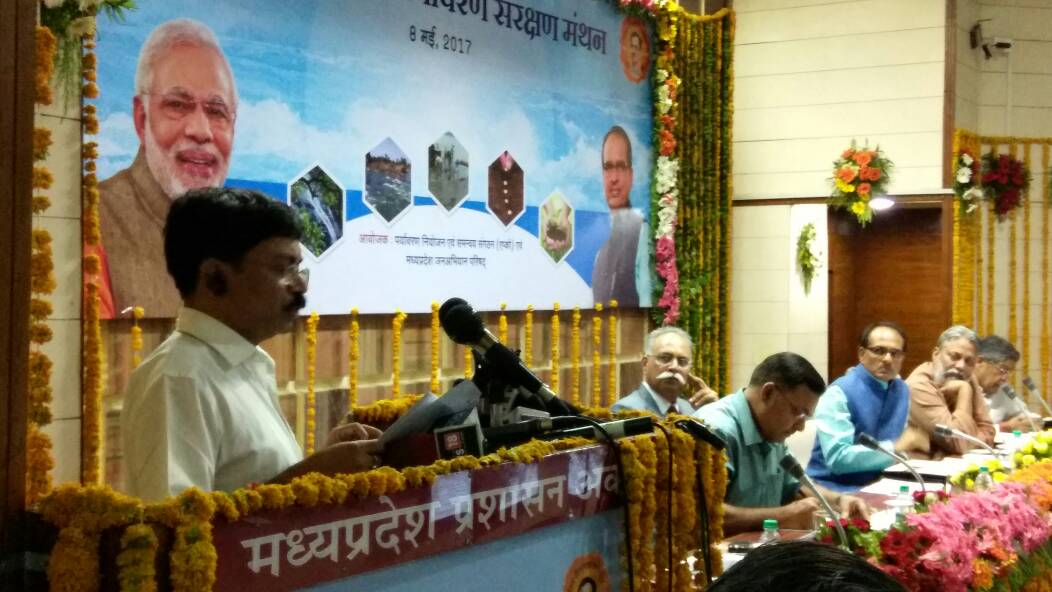 CMMadhyaPradesh's tweet photo. Fertility mapping of villages required to increase production. Measures need to be taken on conversation of biodiversity. #JalSammelanMP https://t.co/Z455ZdlzQ6