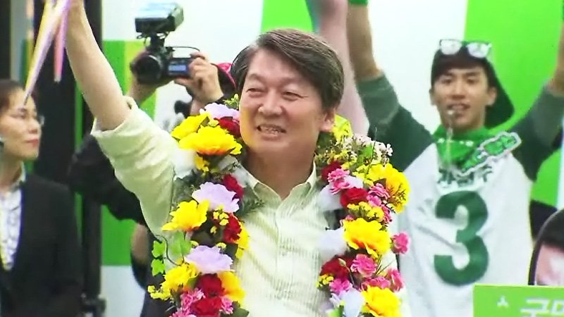 <SBS 8뉴스> 안철수 국민의당 후보는 프랑스처럼 우리 대선도 미래가 과거를 이기는 선거가 될 거라면서 대역전극을 자신했습니다. news.sbs.co.kr/news/endPage.d…