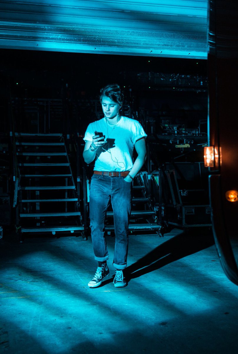 1dtinna's tweet photo. Monday morning jam #MiddleOfTheNight 
 https://t.co/DXeUcHGOQu by #TheVampsband via @c0nvey https://t.co/CdWGsDsVnJ
