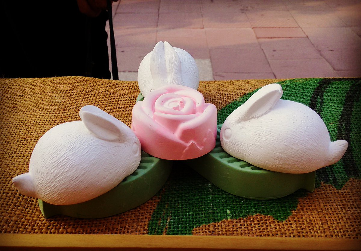 soapguytw's tweet photo. 今天外甥來，一直玩桌上的東西，離開前擺成這樣，我輸了。

#肥皂人 #手工皂 #擴香石 #soapguy https://t.co/MGmaYXHpR6