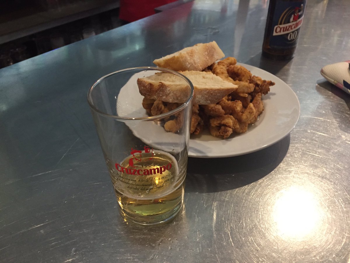 xavieraracil's tweet photo. Empieza el recital🍺🍺🍤🥓 https://t.co/04dbil7AMw