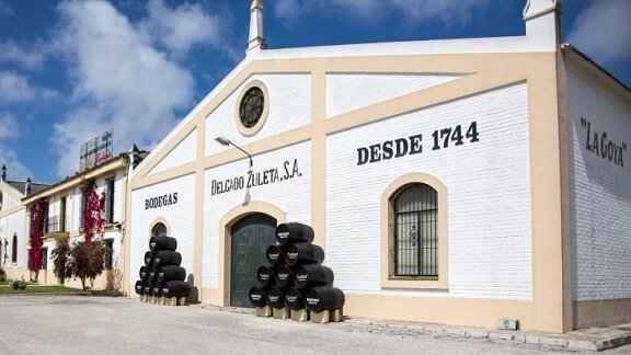 SherryBlogde's tweet photo. Ein bisschen Hintergrund wissen, über Bodegas @DelgadoZuleta für das #SocialSherryTasting.
https://t.co/zik3GfvQoR
#SherryLover https://t.co/TkYRTI10sA