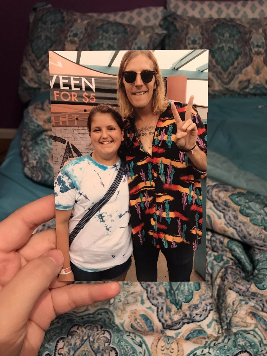 EmmeGC_'s tweet photo. let's just take a moment to appreciate my dedication to the maine over the past years https://t.co/ja6NWV9aQm