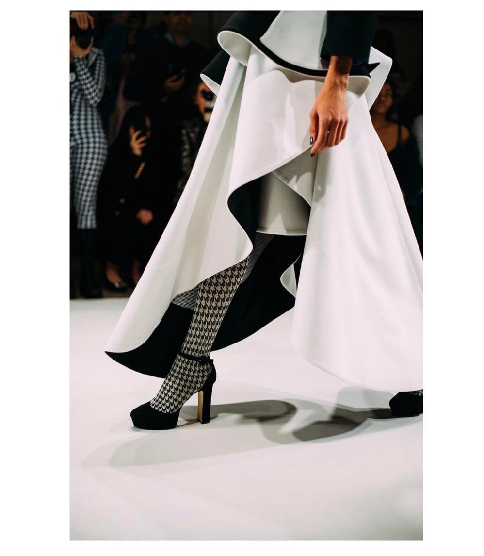 ForwardPR's tweet photo. Details from @cimoneuk's AW17 show, photo credit: Rowben Lantion | #LFW #monochrome #cimoneuk #newdesigner https://t.co/tPoZGApKtd