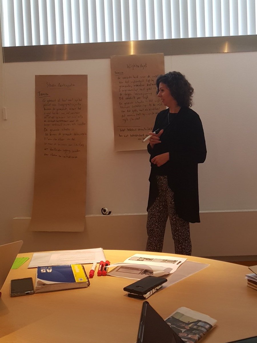 Josje_Spuit_11's tweet photo. Aan de slag met @MiriamLuijken; @PartupNL bij @GemeenteDenHaag. Wat is er nu en waar willen we heen? #burgerparticipatie #drivermapping #s3 https://t.co/O2U1GlTLfe