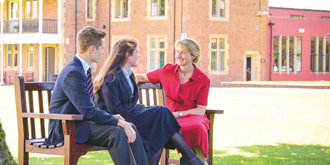 Rev Buckley from @Alleyns_School shares his tips on talking to teens about mental health: bit.ly/2mi5hGn #MentalHealthAwarenessWeek