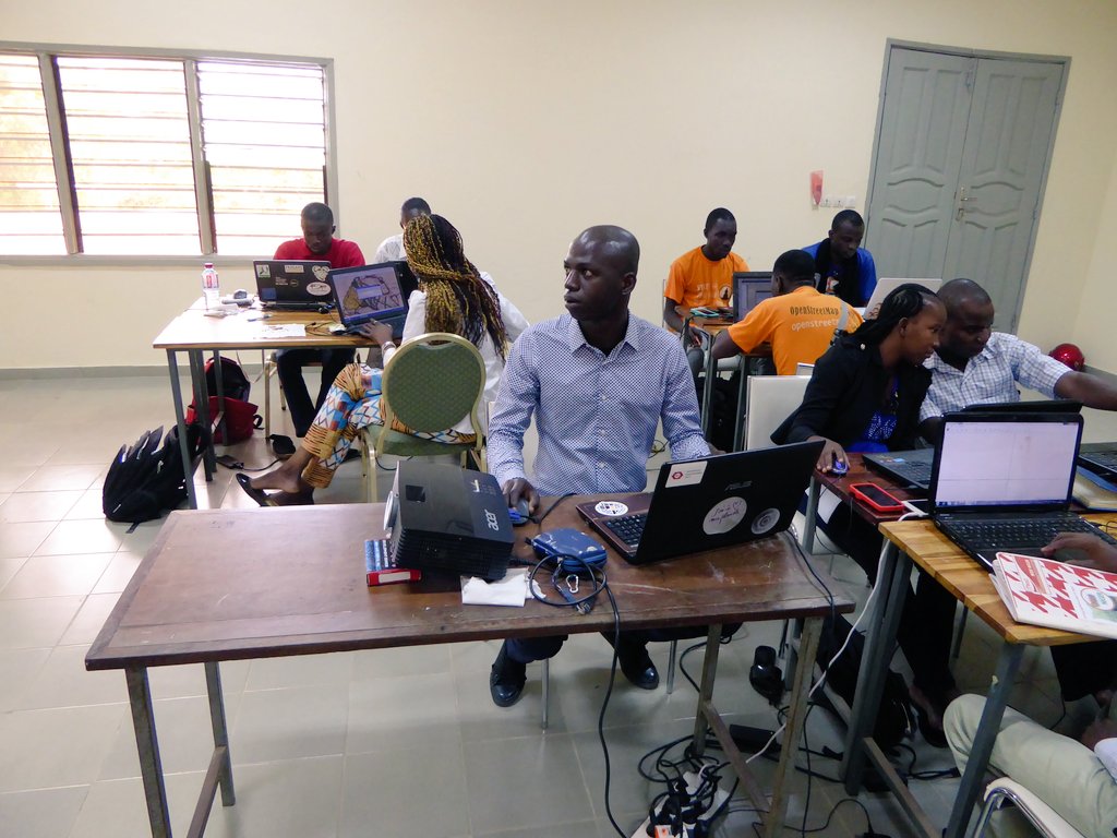 SeverinGeo's tweet photo. Atelier #georeferencement #QGIS sur #tutoAdess par @innoce_diblo @OSM_BF Action #OSMTogo2017 #LesLibresGeographes #Team228 @ProjetEOF https://t.co/DRNaLPcSVJ