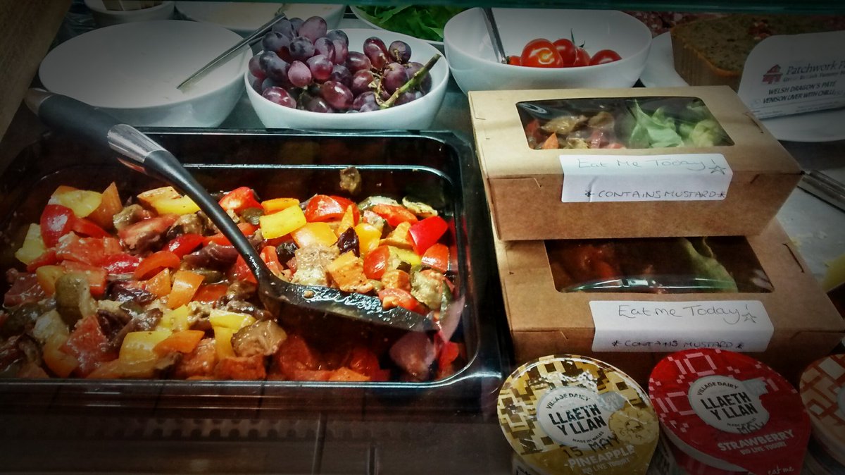 Ruthiepegs34's tweet photo. Delicious Roasted sweet potato and veg medley, eat in or take out! Add hummus and feta for super wow!@Providero #BigProv #UpperMostynStreet https://t.co/g8E4MNH2Vq