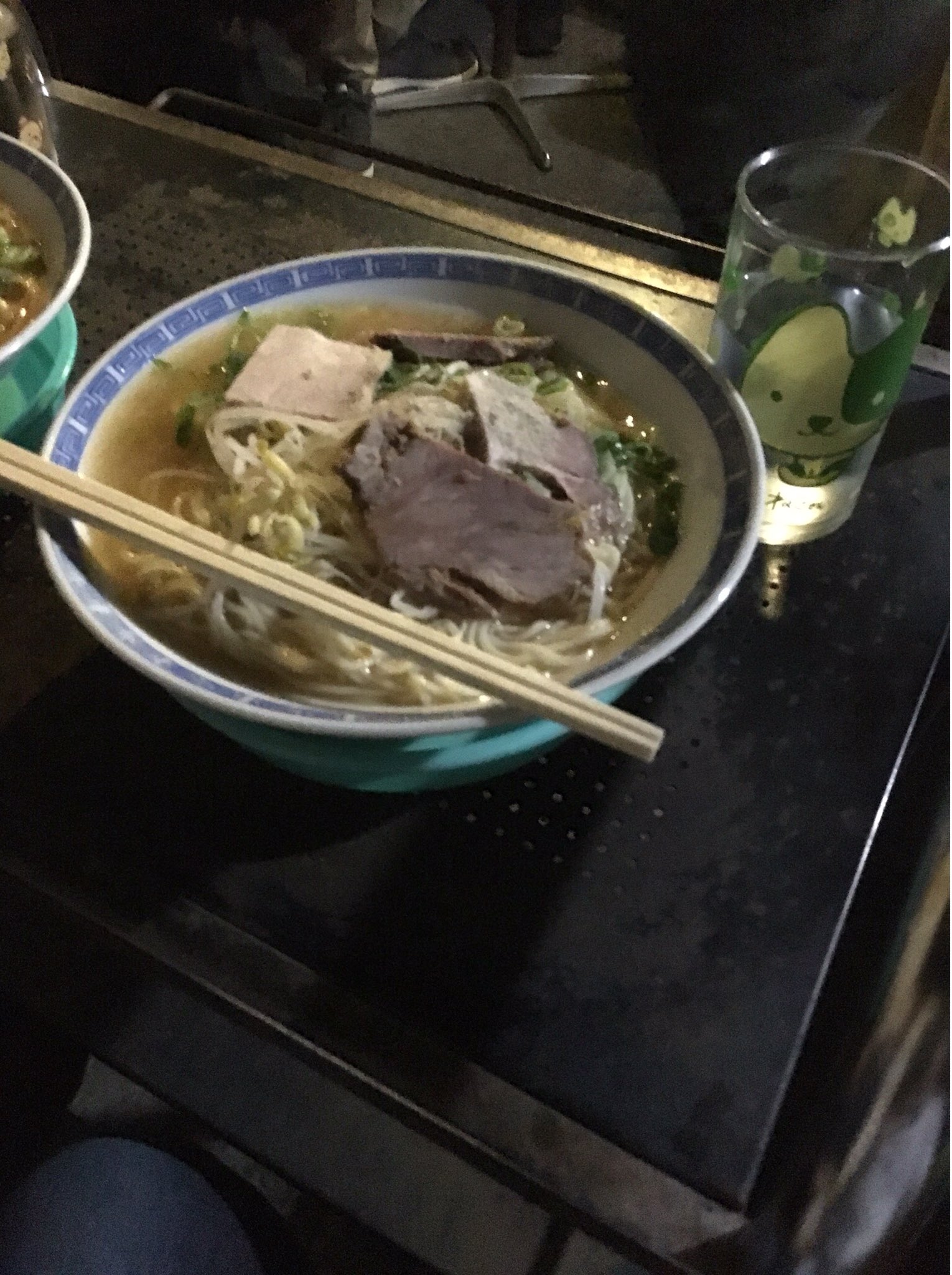 オキツさん 四畳半神話大系に出てくる 猫ラーメン の元ネタであるラーメン屋さんに行ってきた 小説に書いてある通りマジで無類の味で激ウマだった あと雰囲気が良い オキツさん 四畳半神話大系に出てくる 猫ラーメン の元ネタであるラーメン屋さんに行ってきた 小説に書いてある通りマジで無類の味で激ウマだった あと雰囲気が良い