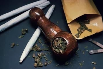 TH2_kent's tweet photo. How much do you know about the effects of #marijuana on #mentalillness? Get the facts: https://t.co/junhawkfWO #MHM2017 #riskybusiness https://t.co/4HTuKJx8qc