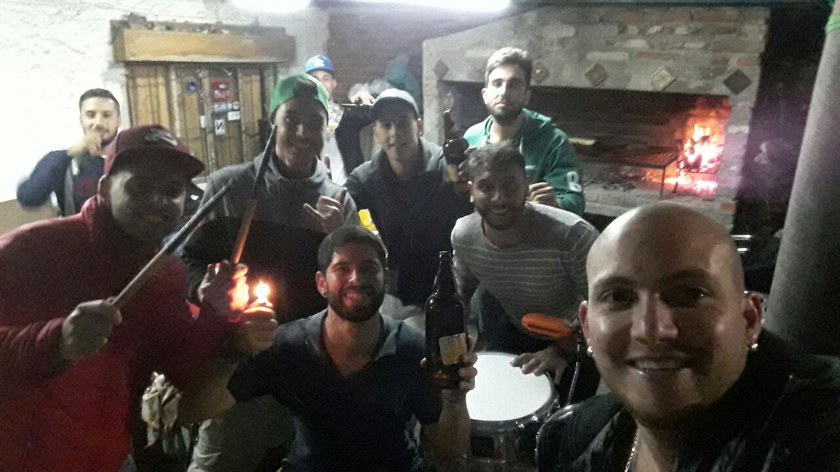 Ferrodesde2014's tweet photo. La Banda del ferro previo al partido del Domingo,  la union hace la fuerza y quedo desmotrado https://t.co/87dGgwnW3z
