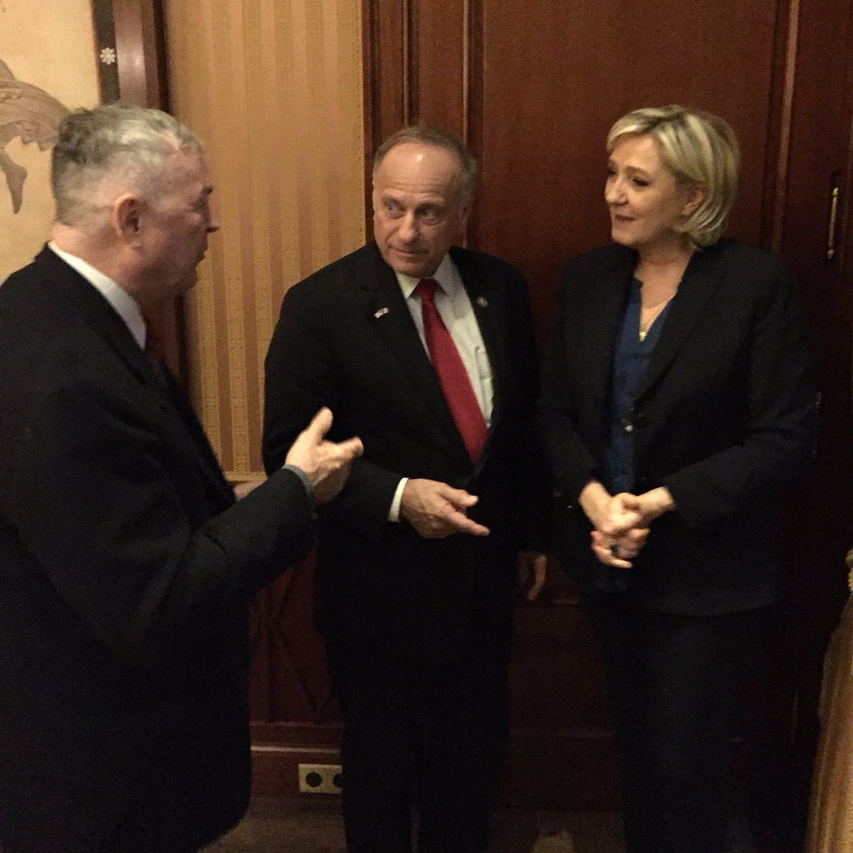 BeauWebber's tweet photo. Clinton won @DanaRohrabacher's district (CA-38) last year. Rohrabacher went to... https://t.co/kQjea80Sjs by #LouiseMensch via @c0nvey https://t.co/1okAKkWGcD