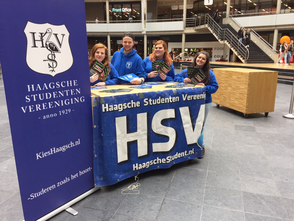 HaagscheStudent's tweet photo. Promotieweek! 🙌

Woensdag 12.00-13.00 @ Inholland #DenHaag
Donderdag 11.00-13.00 @ De Haagse Hogeschool

Kom langs bij de blauwe truien! 💙 https://t.co/bkRyAnLRMl