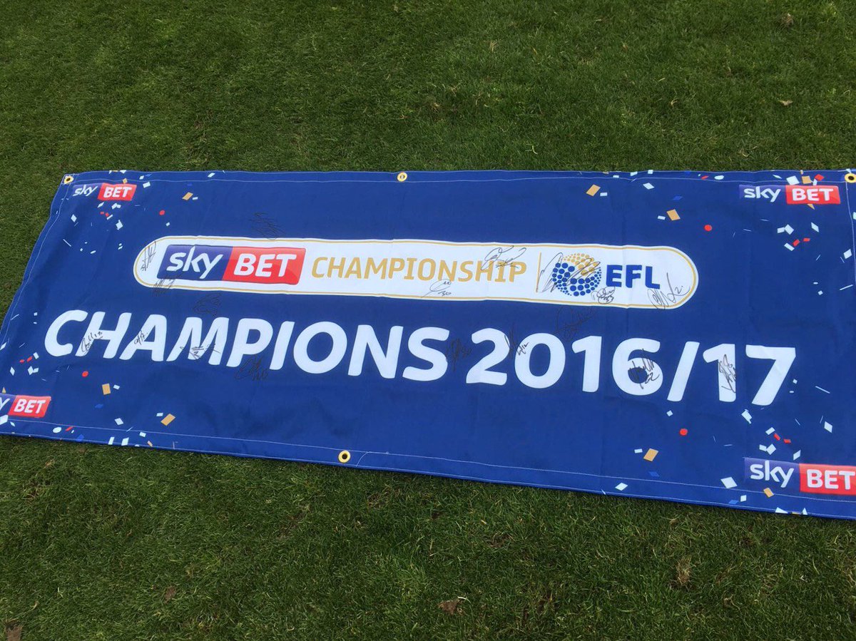 SkyBet's tweet image. Hey, @NUFC fans! 👋
Fancy this signed #NUFC @SkyBetChamp Champions flag? 🏆
Simply retweet to enter. Good luck! 🔁