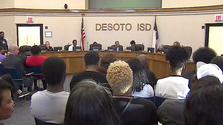 CBSNewsTexas's tweet photo. DeSoto ISD board to meet, parents want answers on Coach Peterman https://t.co/yPMI6Otcpl https://t.co/S1c15IT1hV