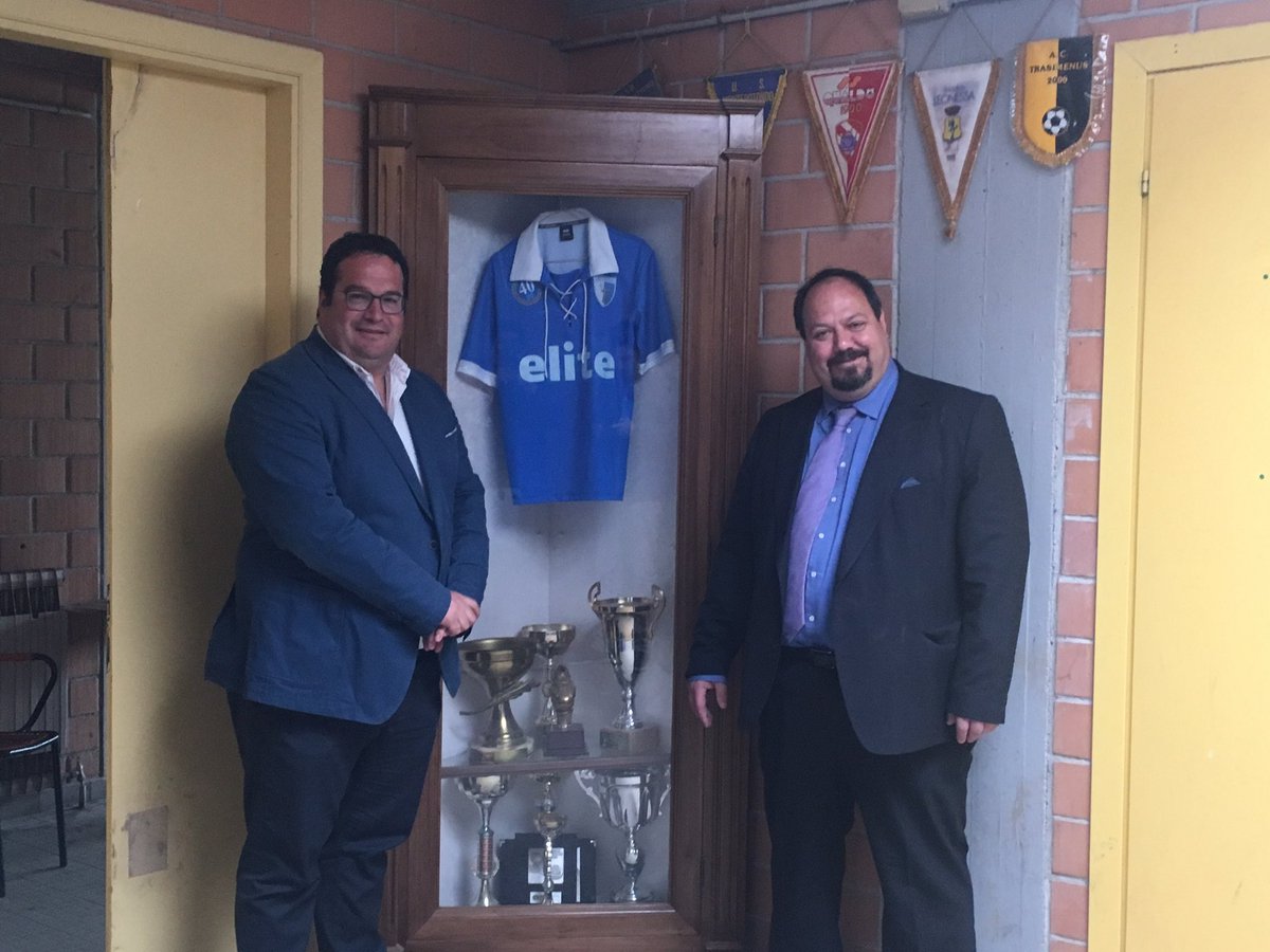 ugl_terziario's tweet photo. Incontro con il vicesindaco di Cascia. L'Ugl Terziario dona attrezzature sportive all'Usd Cascia Calcio. https://t.co/hxwj6HdLr4