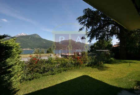 MarcoBadalla's tweet photo. Newly built exclusive front lake Villa available for SALE. Visit : https://t.co/b1S1fYWrPy  #villa   #lakecomo  #realestate https://t.co/whyooReiYy