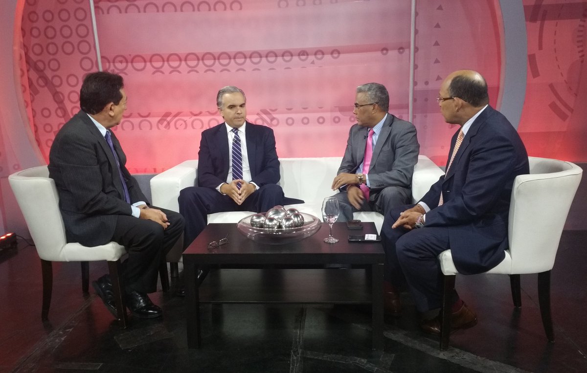 resumenmatinal's tweet photo. #AHORA @LMDECAMPS del @PRSD  conversa @DarioMedranoR  @Miguel_Angel_N_   @guillermotejedab
@resumenmatinal es hasta las 9:00 AM ¡sintoniza! https://t.co/hzorGHra0r
