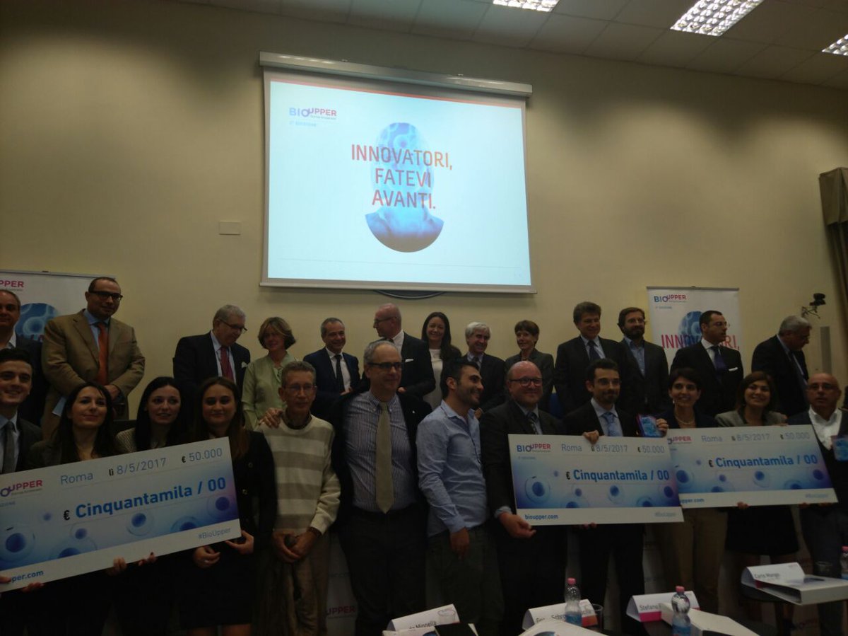 BeaLorenzin's tweet photo. Orgogliosa di premiare talentuosi ricercatori e innovatori! Grazie a #BioUpper per impegno e investimenti per la #salute https://t.co/pyWARAJ1nD