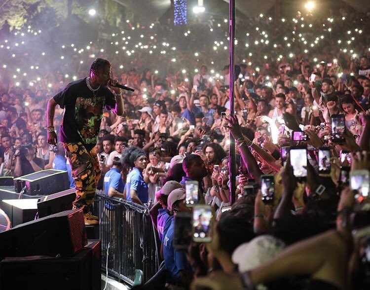 RodeoTheAlbum's tweet photo. Travis Scott at Rolling Loud 2017 🎆 https://t.co/CnlSSJX9r1