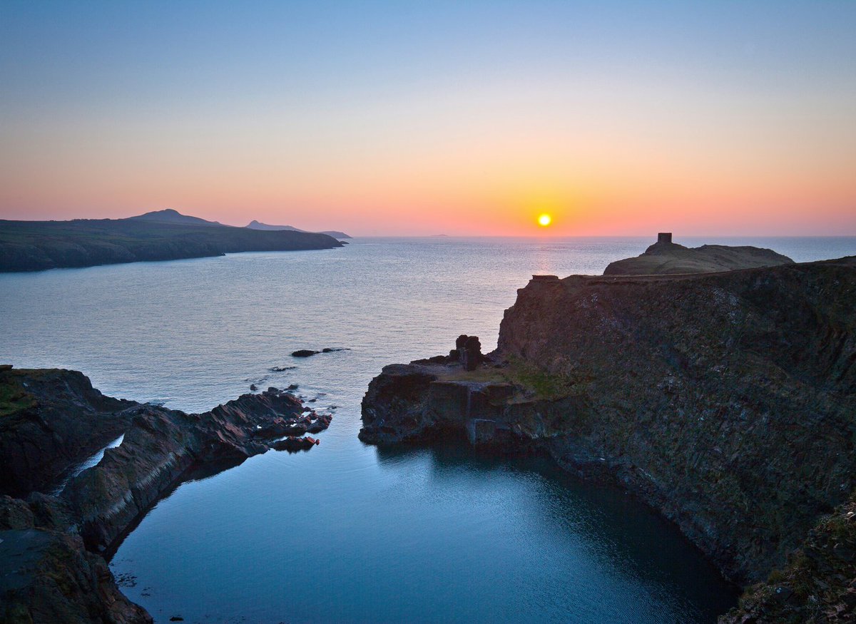 visitwales's tweet photo. Discover Wales with this 'Ultimate 7-Day Itinerary' by @Jetsetterdotcom #FindYourEpic https://t.co/3HGMkYywkG https://t.co/Zs8lPKDFUg
