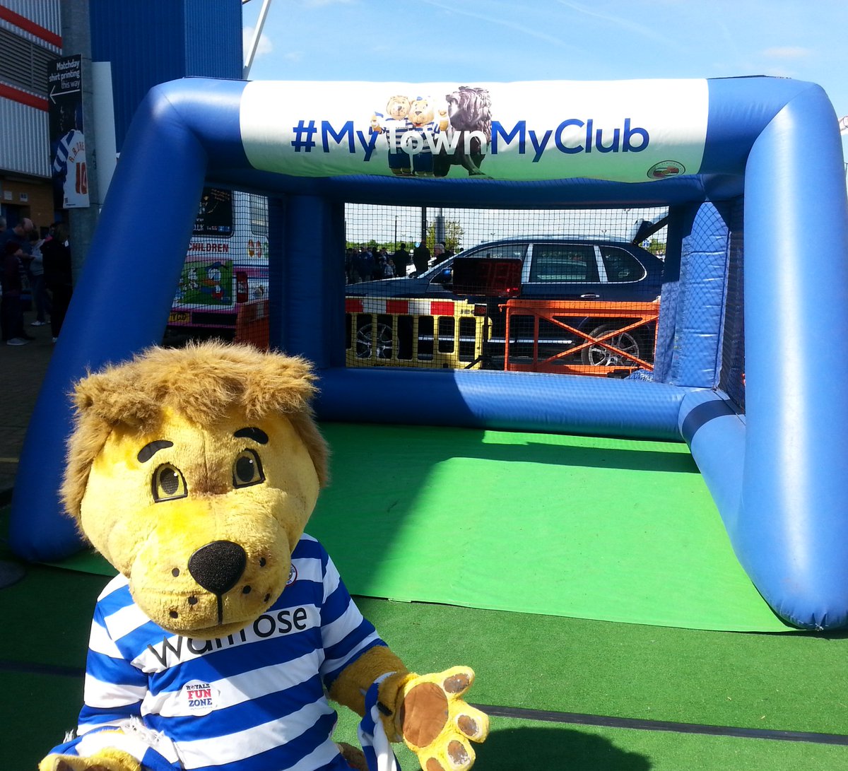 Shoot4Goal's tweet photo. Congratulations to Roary of @hullcity whose #SpeedCage kick of 51mph is our mascot record beating 46mph of Kingsley of @ReadingFC https://t.co/BuwALyiaYJ