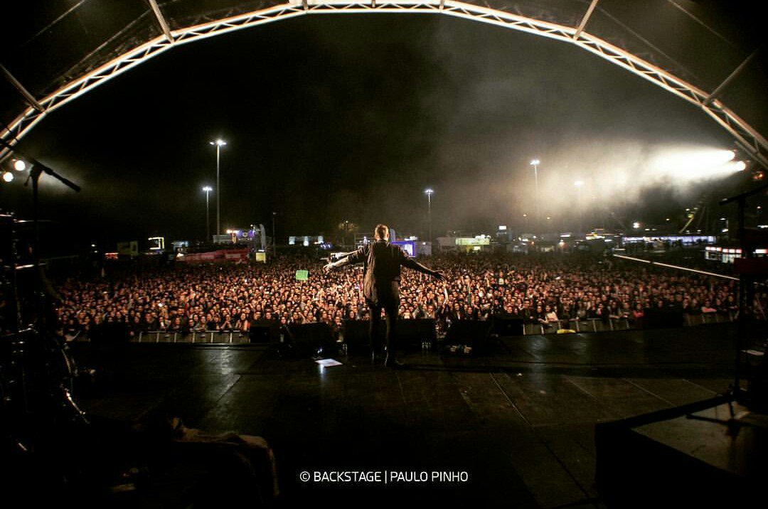 nazare_c's tweet photo. How wonderful is this? ❤ @JamesArthur23  #portugal #backfromtheedgetour  @AshworthShirls ❤❤ https://t.co/2DyvZ2Gv1f
