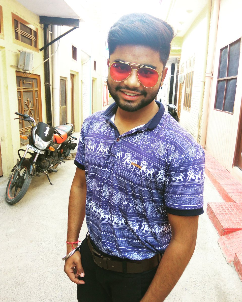jass_kamboj_'s tweet photo. #ਕਹਿੰਦੀ:-
#Blue_Colour 👕ਦੀ # TShirt ਪਾੲਿਆ ਕਰੋ ਤੁਹਾਡੇ👌ਬਾਹਲੀ #ਜੱਚਦੀ ਆ,
👉ੲਿੱਕ ਤਾਂ ਮੇਰਾ#Favourite_Colour ਆ,#ਦੂਜਾ ਮੇਰੇ ਨਾਲ ਦੀ ਹਰ#KuDi 😉ਮੱਚਦੀ ਆ.# https://t.co/heTdNmxMu9