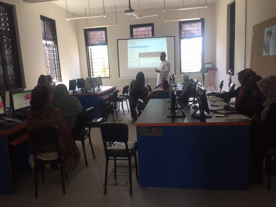 EDeQUAL's tweet photo. @EDeQUAL teacher training program for #blendedlearning in #primaryMath launched with @CfCpak in Sindh govt schools @ShahNafisa @SindhCMHouse https://t.co/6HKhFzhMKW