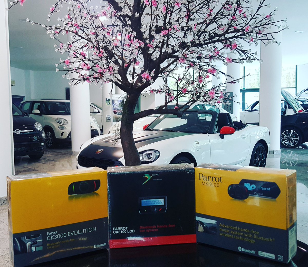 GRUPPOFR's tweet photo. La frcar ha scelto Parrot per i kit viva voce Bluetooth. Non rischiare la patente. #frcar #patente #guidasicura https://t.co/LoVZcXCPBm