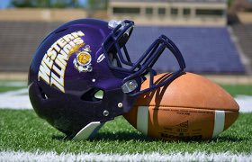 CoachHoon's tweet photo. So great to see @Coach_Boudreaux @Carrollton_High this morning during weights ! @WIUAthletics @WIUfootball #PurpleProject17 #W1U #Leather https://t.co/fYpJGvI2hz
