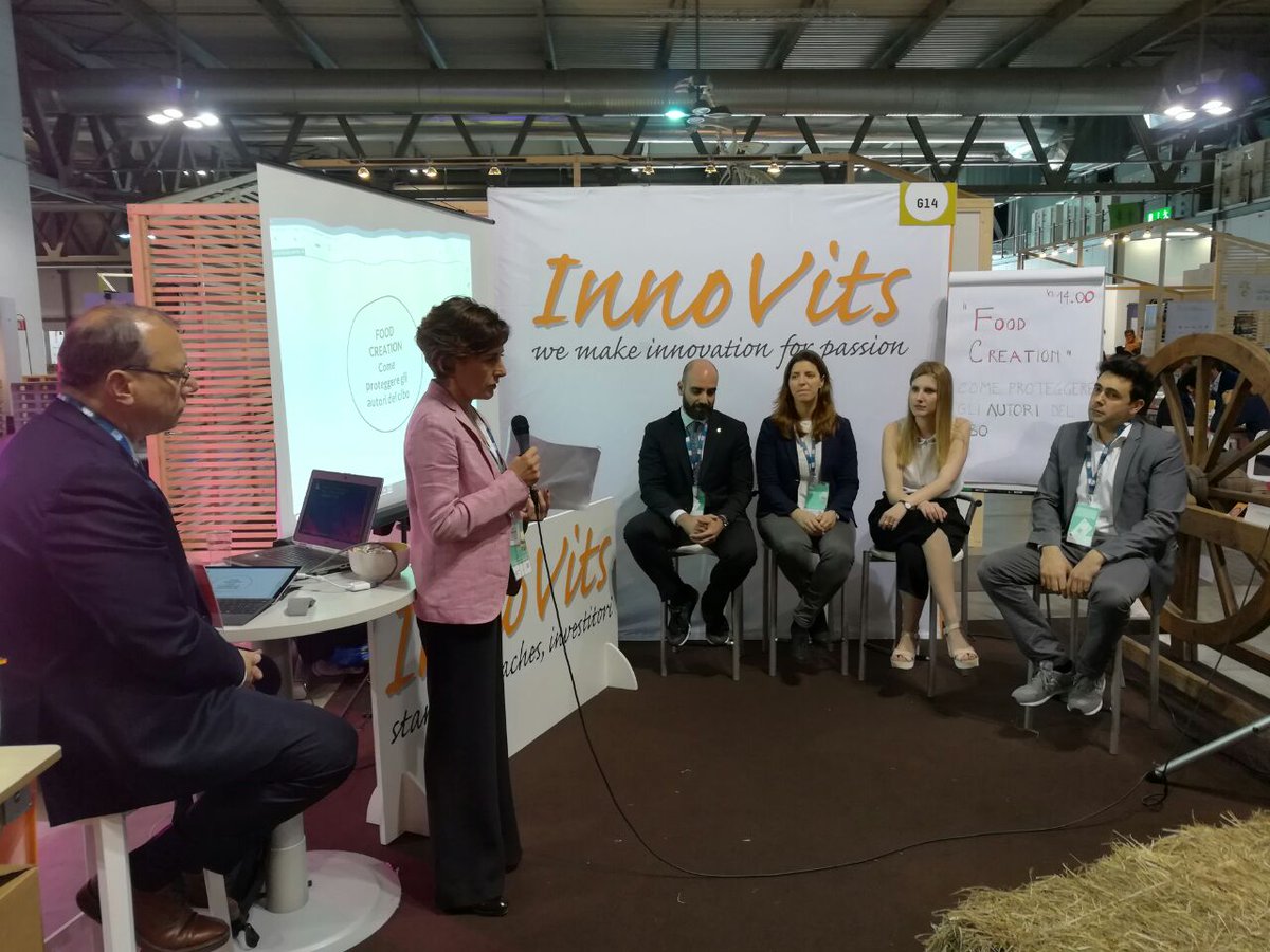 InnoVitamins's tweet photo. Gli investimenti e il knowhow di #Chef @Danielcanzian: come proteggerli e tutelarli?la legge sul diritto d'autore! @SEEDSandCHIPS #SAC17 https://t.co/6vfLcVQPXs