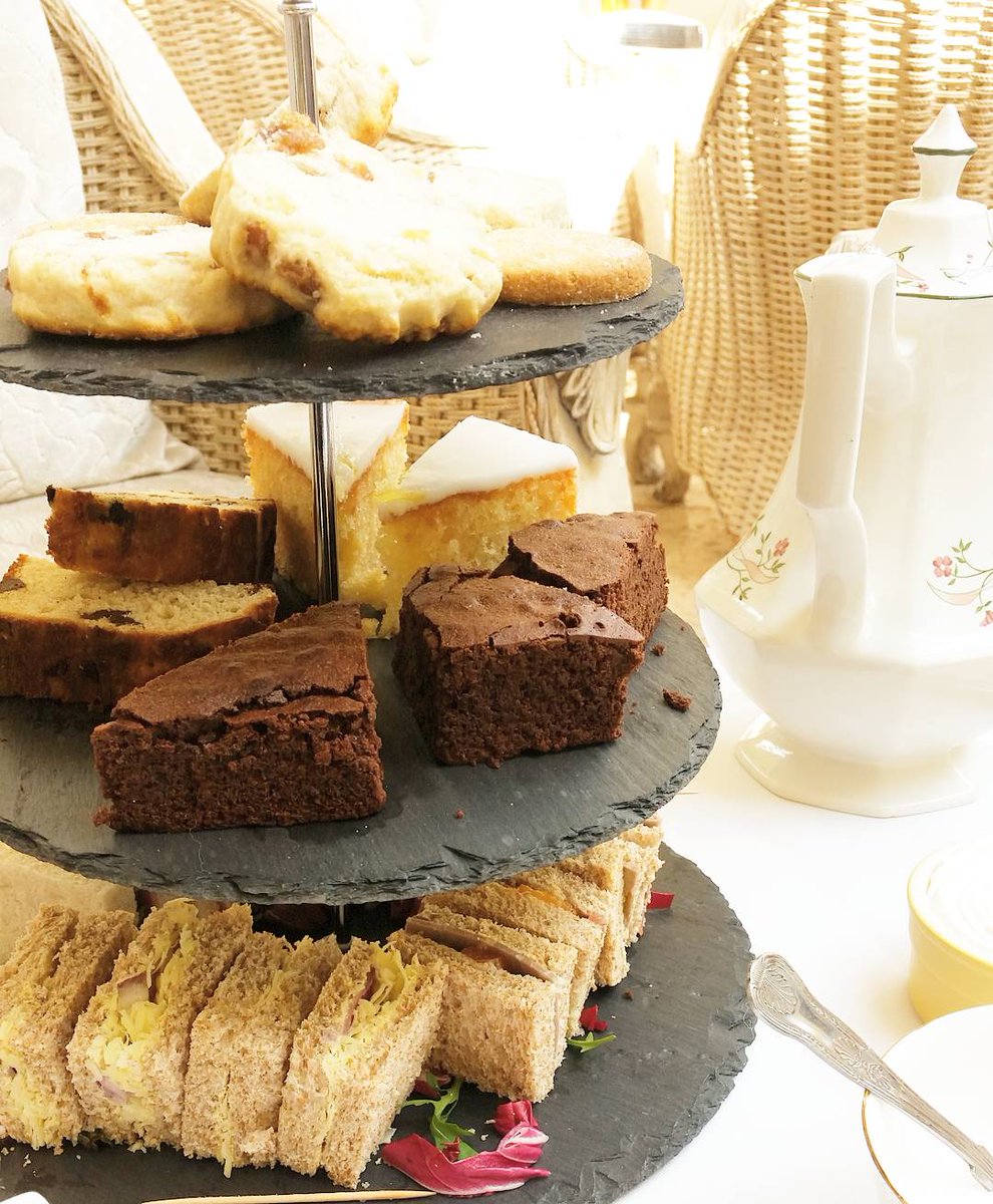 Simmyc3's tweet photo. Lovely afternoon tea yesterday @WoodboroughHall https://t.co/EOAMKM7a2S