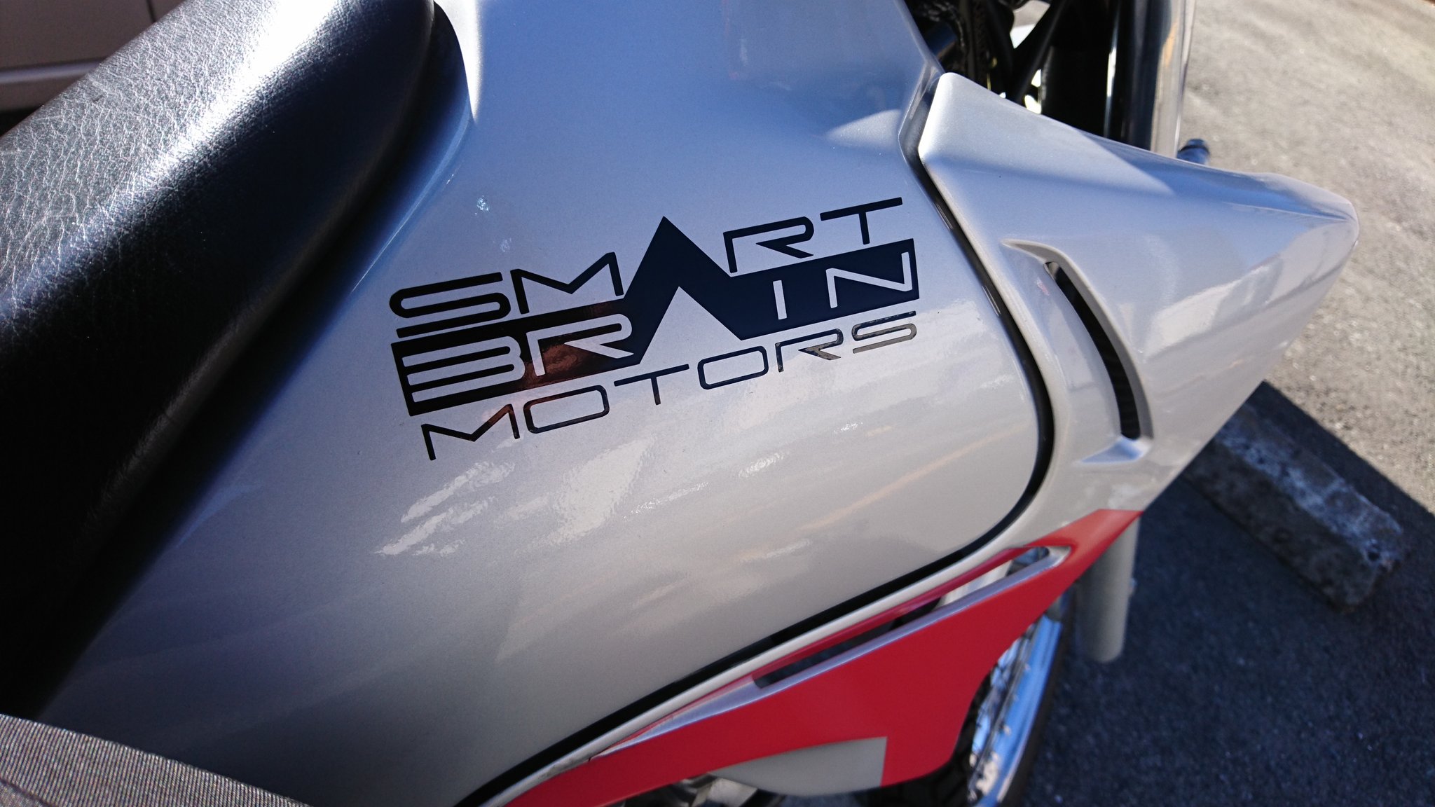 来人 Diy 友人のパソとカッティングマシン借りて作ったスマートブレインモータースのステッカー 制作時間4時間くらい 各色 各サイズ無限に欲しいけど 友人の作業が亀なので私物のオールsb製品化が防がれている T Co Gnst0iryno Twitter 来人 Diy 友人のパソとカッティングマシン借りて作ったスマートブレインモータースのステッカー 制作時間4時間くらい 各色 各サイズ無限に欲しいけど 友人の作業が亀なので私物のオールsb製品化が防がれている T Co Gnst0iryno Twitter