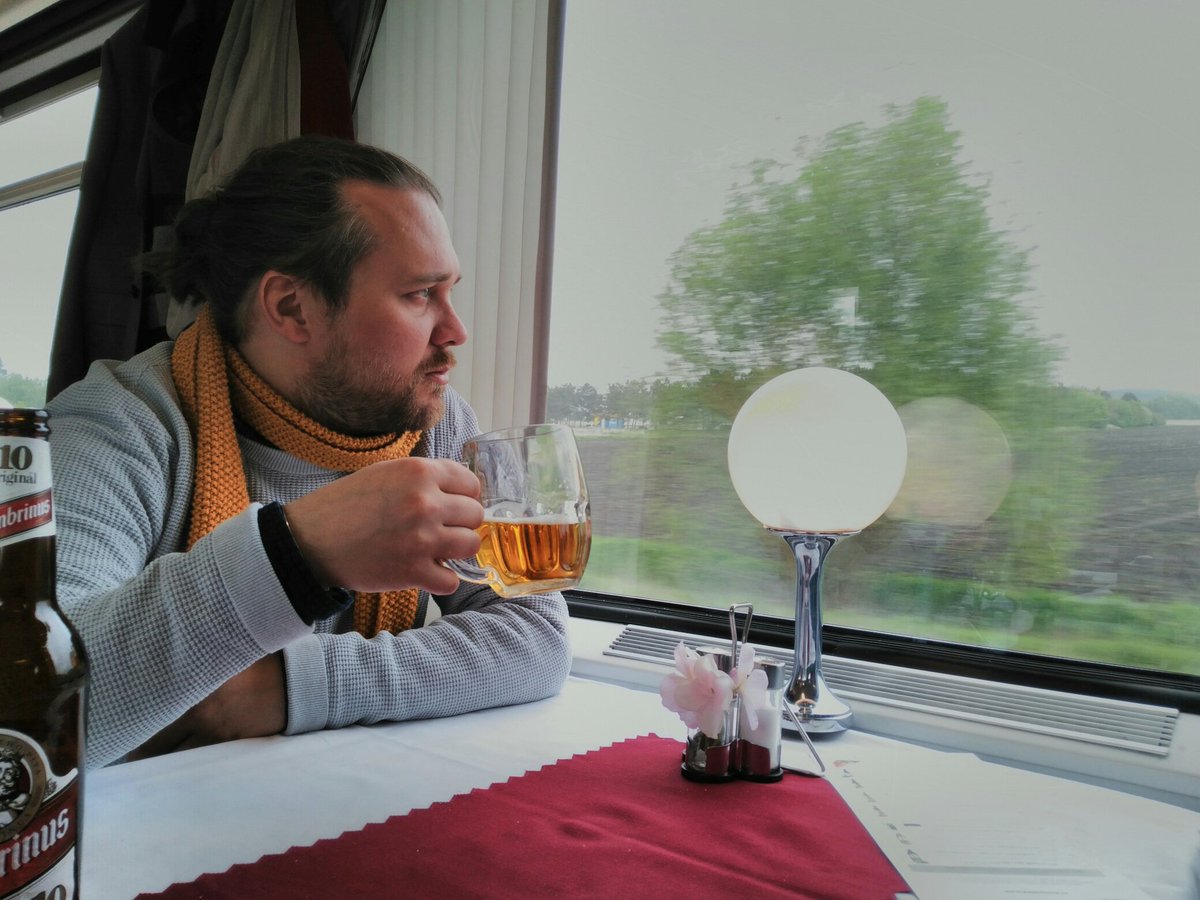 schurkenstart's tweet photo. Nachtzug nach Praha #schurkenstart #kreativpiloten #nastrovje Bis gleich @Cheflotse https://t.co/io5rlNZqrK