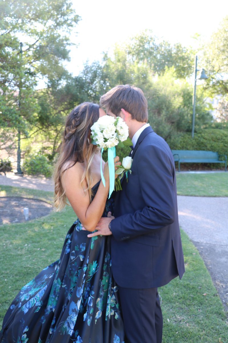 FunkMadyson's tweet photo. Just a few hot messes in tuxes and dresses👗👔 https://t.co/oQ5bYQ7iH7