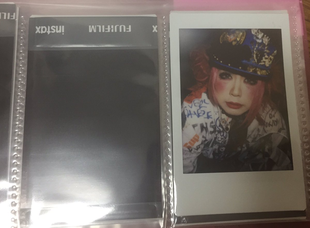 31mrOg's tweet photo. こちら、IGGYロアさんじょーさんチェキお譲りします。交換の場合はリュカさんでお願いします。
#IGGY
#チェキ https://t.co/6GOBUUCB8l