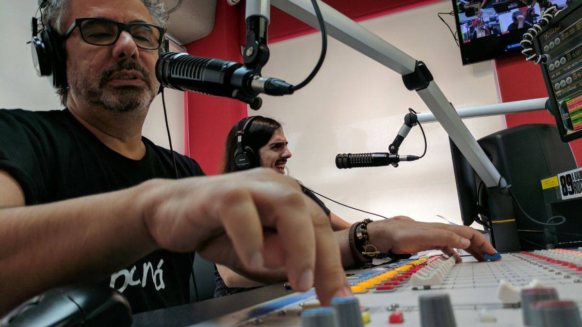 ClapMe's tweet photo. vem animar a segundona com o @DoBalacobaco89 AO VIVO no https://t.co/vodhggkxcu &amp; @RadioRock89. bom dia, @zeluizlhesdiz! https://t.co/dXWIkaJloN