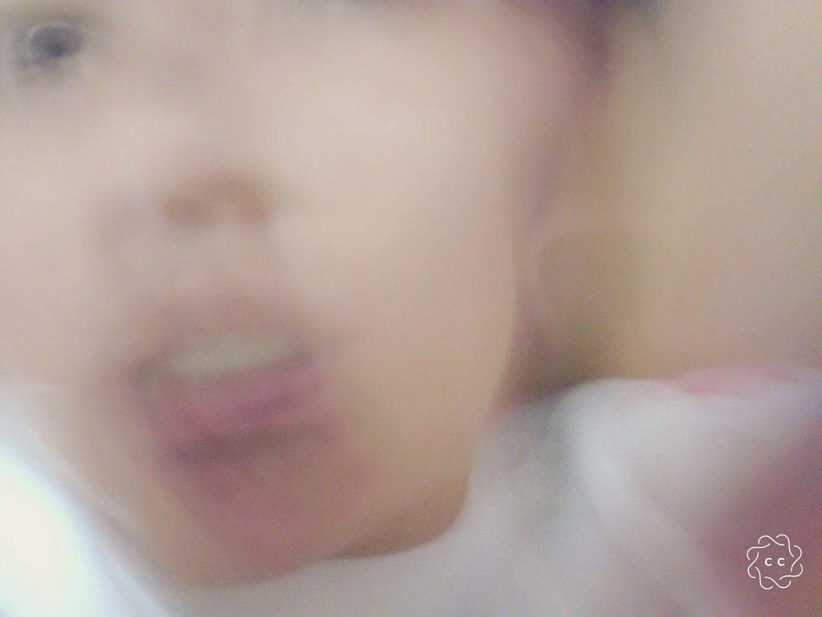 show_w_w's tweet photo. 毎日恒例になるはずの「腹筋をするだけのLINELIVE」はWifiが悪天候のためちゅうしとさせていただきます。。。

私の腹筋を楽しみに待ってくださってた方。。ほんとうに。。ほんとうに。。申し訳ございませんでした！！！

#訳分からん https://t.co/Zv2PwnIwxK