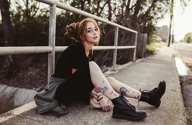 littlee_pixie's tweet image. ~Little lost pixie.
~Perdida por el bosque en busca de seres que la acompañen. 
~Fav y rt para darme a conocer entre los humanos. #FreeRol