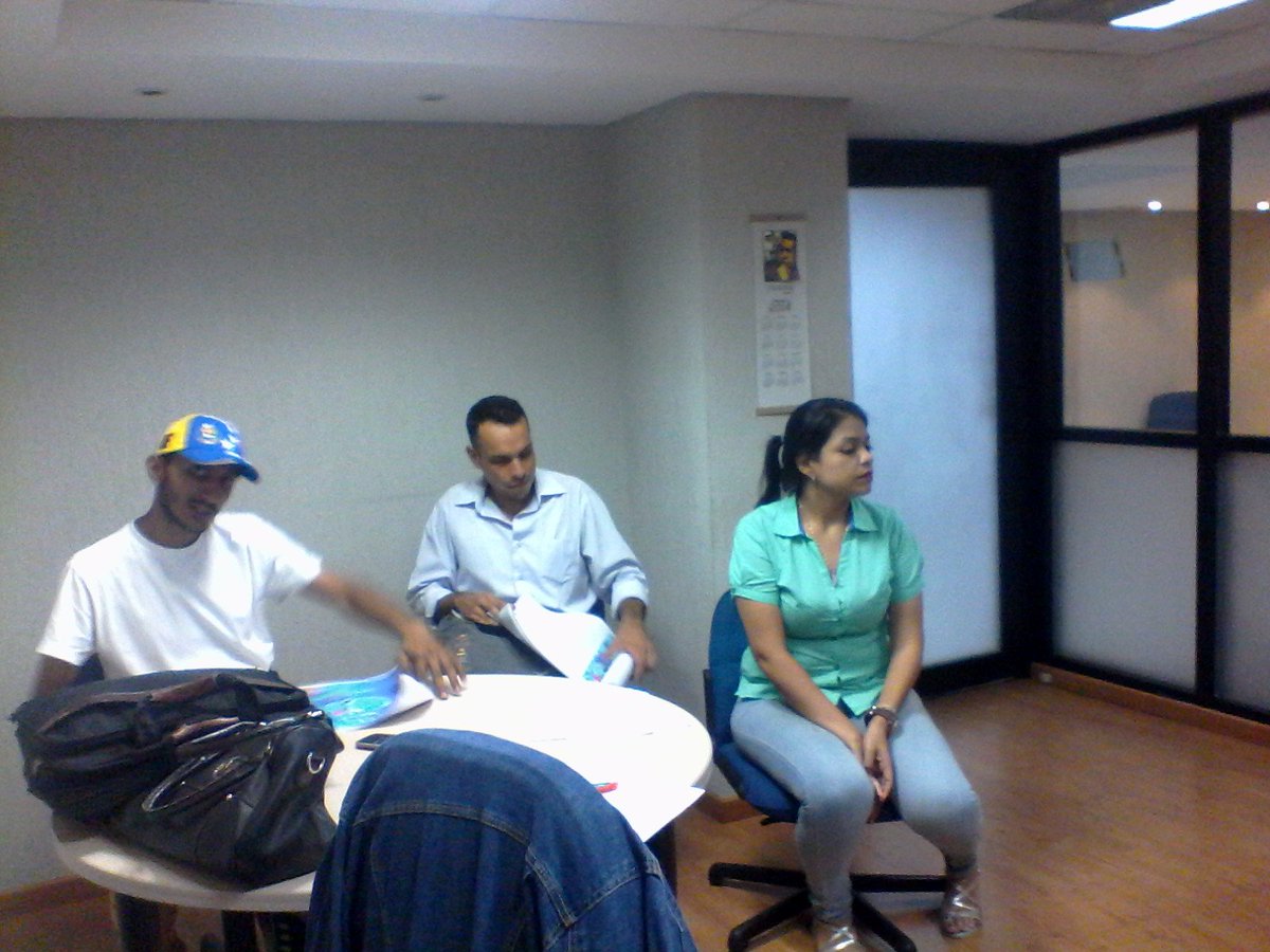 MinMujerTrujill's tweet photo. #AHORA Reunión de programas #SOYMUJER #SOYJOVEN #SOYCLAP #SOYROBERT planificación de expoferia! @blancaePSUV @RebecaMadriz @GobTrujillo https://t.co/JKFykalo3d
