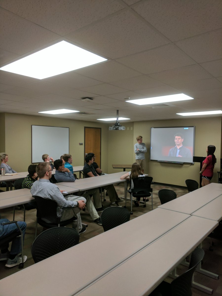 vb4mb's tweet image. Great presentation by tech practicum stdts, Thuy &amp;amp; Gatlin today to  JH Math Club about Math &amp;amp; technology! #highlevelthinking #wearebranson