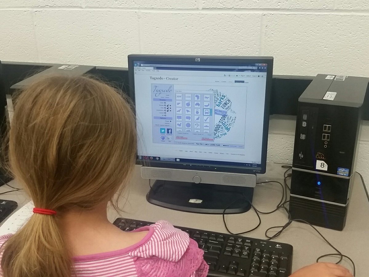 JollyTechCoach's tweet photo. Students in Mrs. McKee's class are making word clouds to show what they love about 2nd gr #reflection #wyasd #WYCreate https://t.co/K5Qn6O8AB7