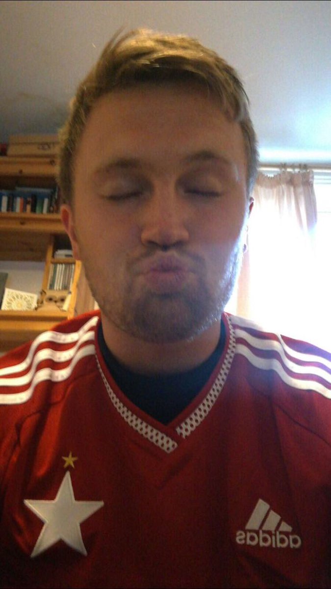 _GramercyRiffs's tweet photo. Jim said earlier in an interview: "It was an easy decision, the fans here are unbelievable." He left this selfie as a message to the fans #😘 https://t.co/hL0Zd096LH