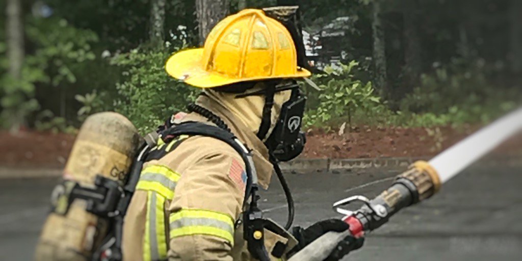 SlateSafety's tweet photo. #Firefighter #innovation in the field! Newest #FireHUD coming soon! #verysoon #nextiteration #firesafety https://t.co/69YsUoYkrf