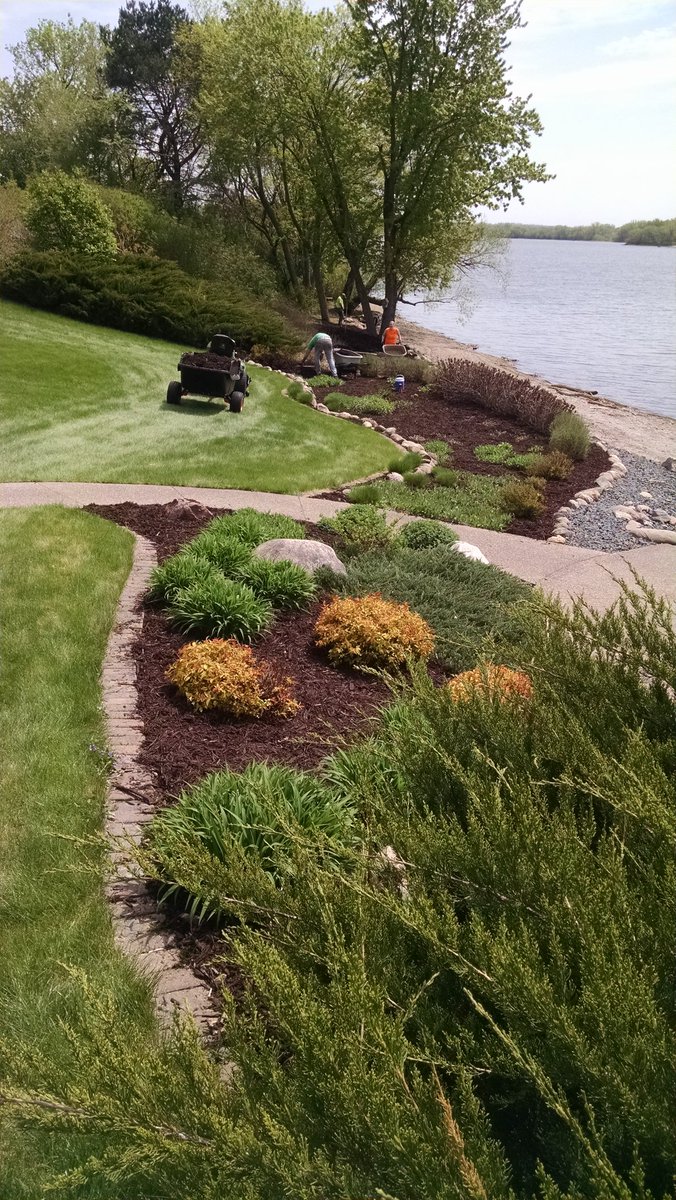 CountrysideLL's tweet image. Great day to lay down some #mulch. 60 yards, but who's counting!