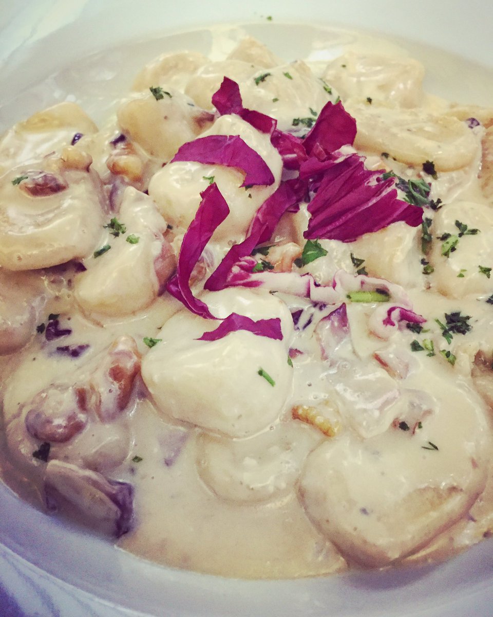 PiazzaItaliaPDX's tweet photo. #Gnocchi #Gorgonzola #CreamSauce #Walnuts #Radicchio #vegetarian #pasta #foodporn #italian #pdx #pdxeats #pdxdining #thepearl #yum #portland https://t.co/VRBIvMlsF1