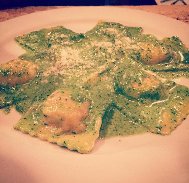 PiazzaItaliaPDX's tweet photo. RAVIOLI 💚🔥💚
#homemade #ravioli #pasta #spinach #ricotta #pesto #parmigiano #Italian #pasta #PDX #pdxeats #pdxfoodie #foodporn #vegetarian https://t.co/giWJSUWZhw